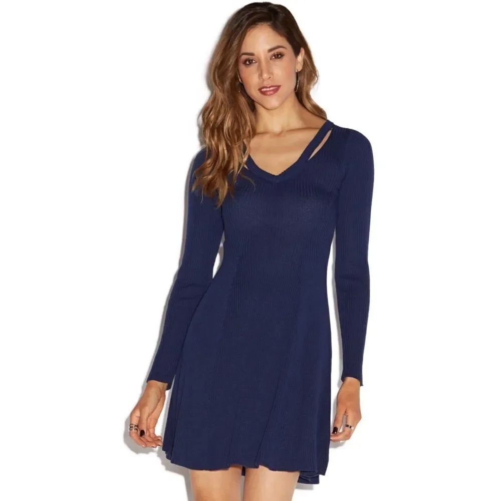 ✨ CUTOUT FIT AND FLARE SWEATER DRESS✨ - Picture 2 of 3